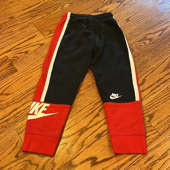 Nike Boy’s Red and Black Joggers Size M(5-6) - Picture 4 of 4